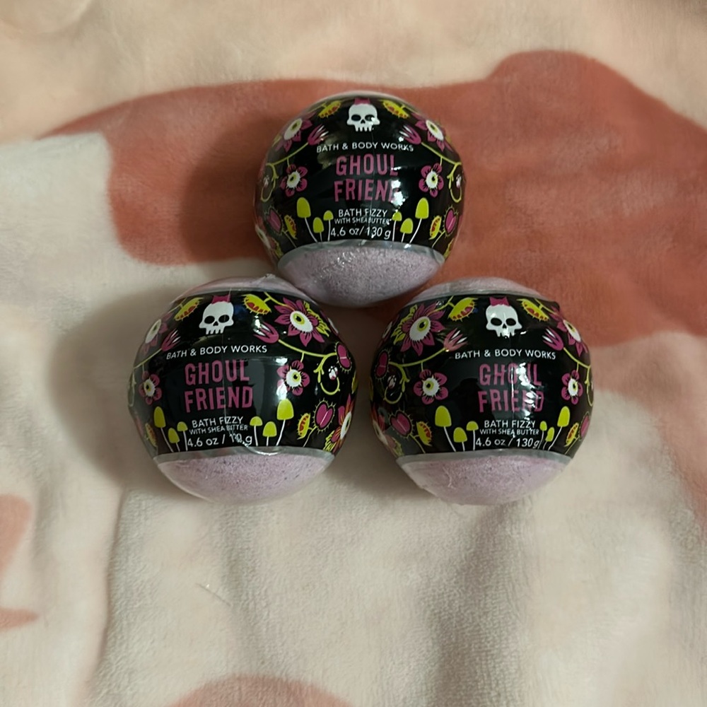 Bath & Body Works Ghoul Friend Bath Bomb Fizzy